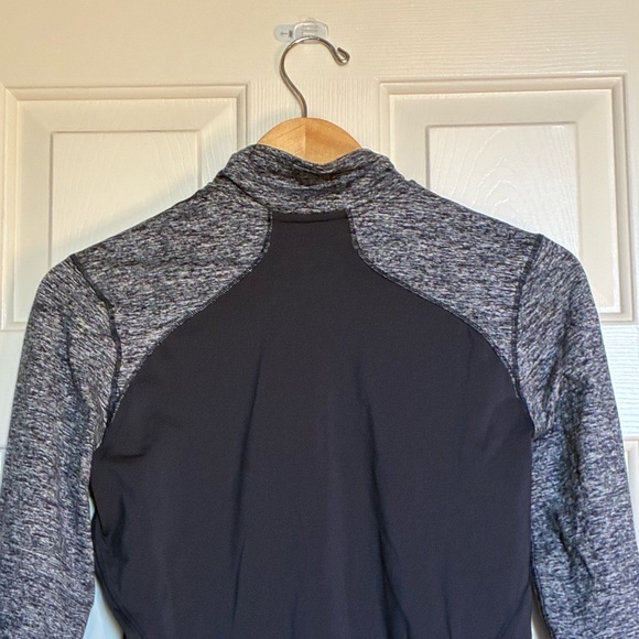 Brooks Women's Black and Heather Gray Performance Jersey - Picture 7 of 11